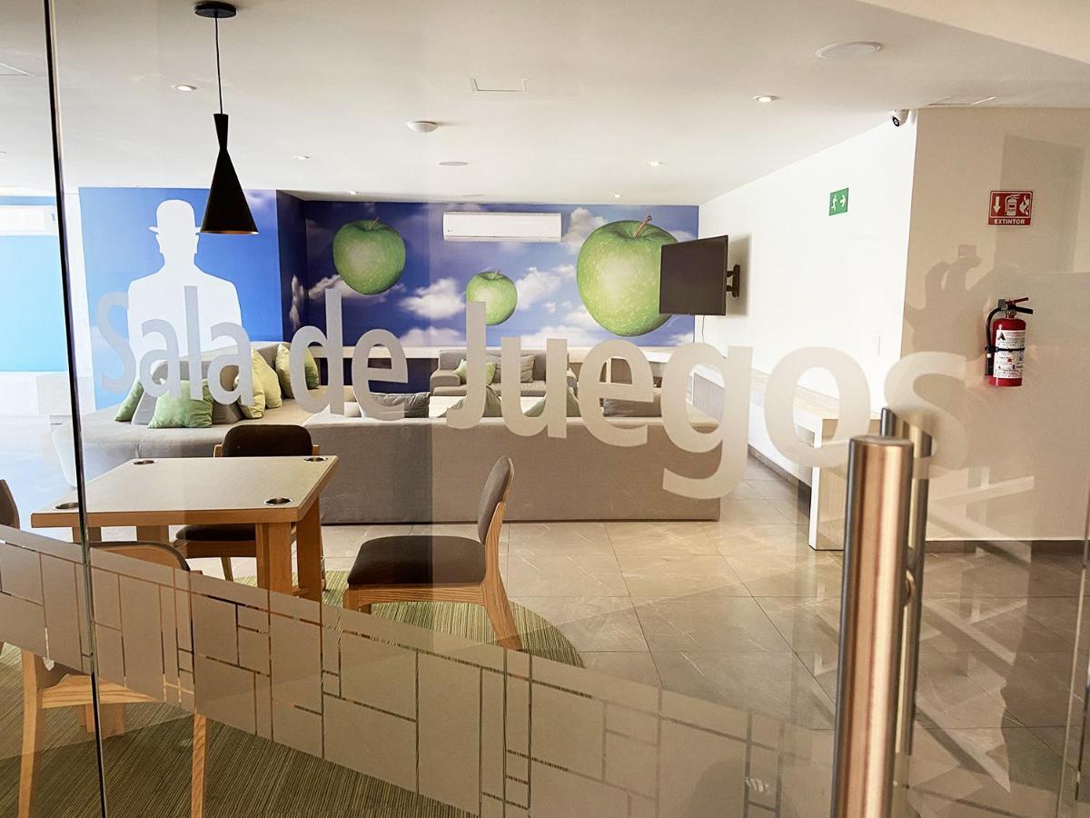 W/rooftop Pool Only 2 Mins From The