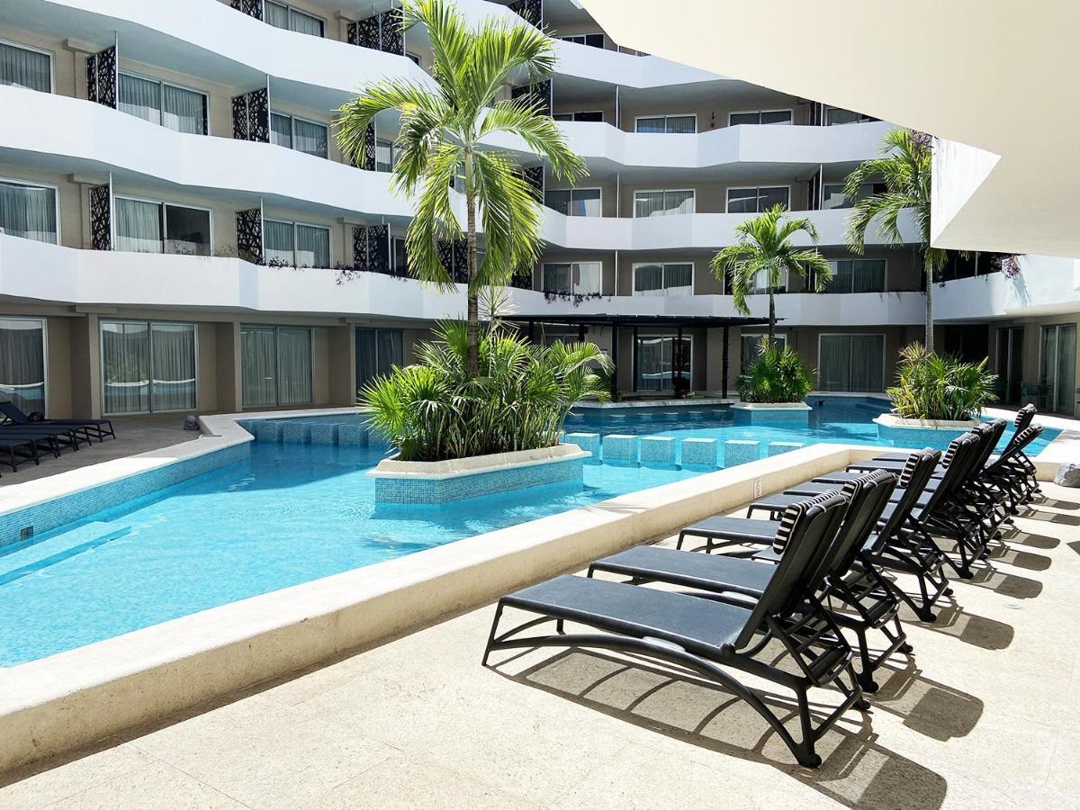 W/rooftop Pool Only 2 Mins From The *