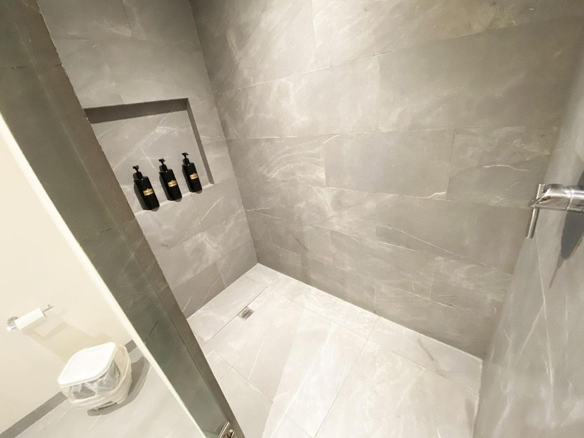 Apartamento W/rooftop Pool Only 2 Mins From The *