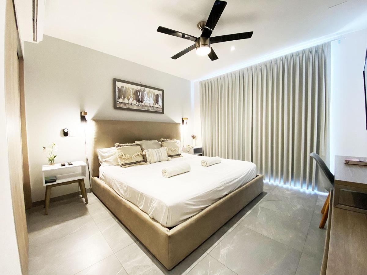 W/rooftop Pool Only 2 Mins From The