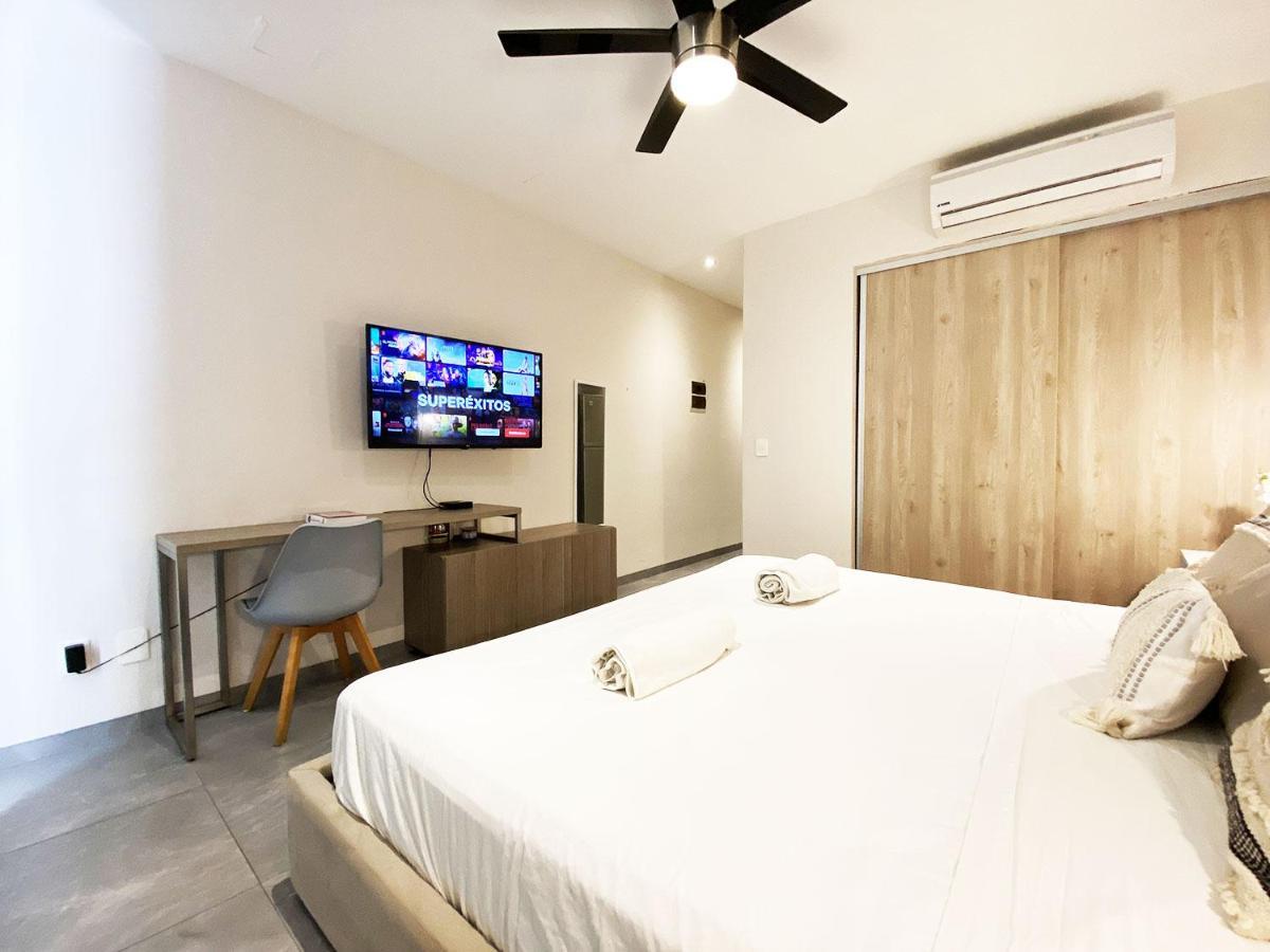W/rooftop Pool Only 2 Mins From The