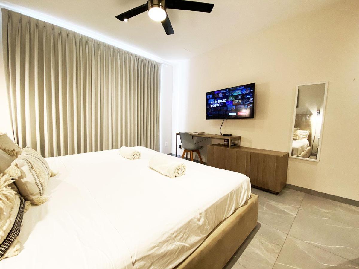 Apartamento W/rooftop Pool Only 2 Mins From The Playa del Carmen